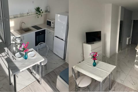 TV and multimedia, Kitchen or kitchenette, Living room, Seating area, Dining area, Area and facilities, Breakfast, Lunch, Dinner, heating, locker, microwave, oven, wardrobe, kitchen