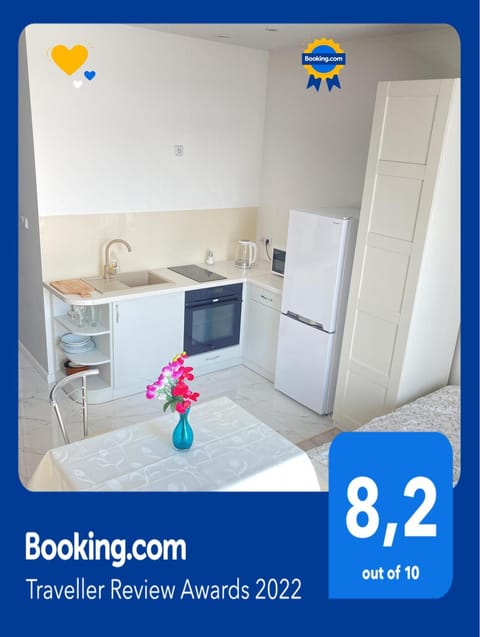 Coffee/tea facilities, Seating area, Dining area, Breakfast, Lunch, Drinks, internet, microwave, minibar, kitchen