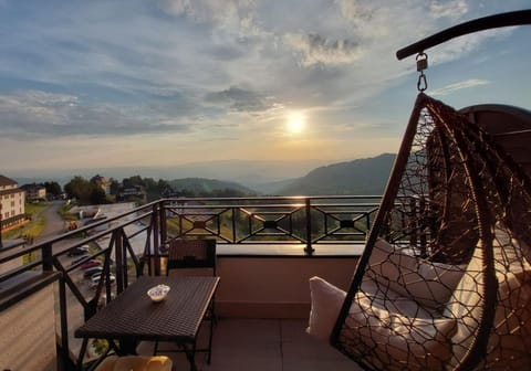 Day, View (from property/room), Balcony/Terrace, Balcony/Terrace, Seating area, Mountain view