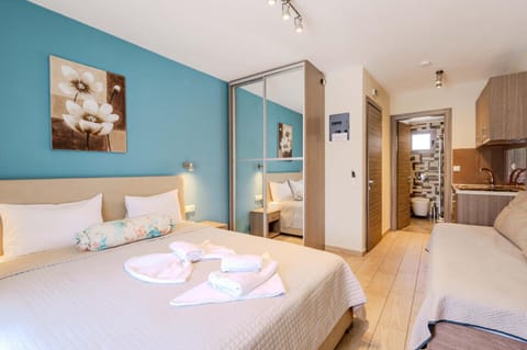 Bed, Kitchen or kitchenette, Living room, Photo of the whole room, Bedroom