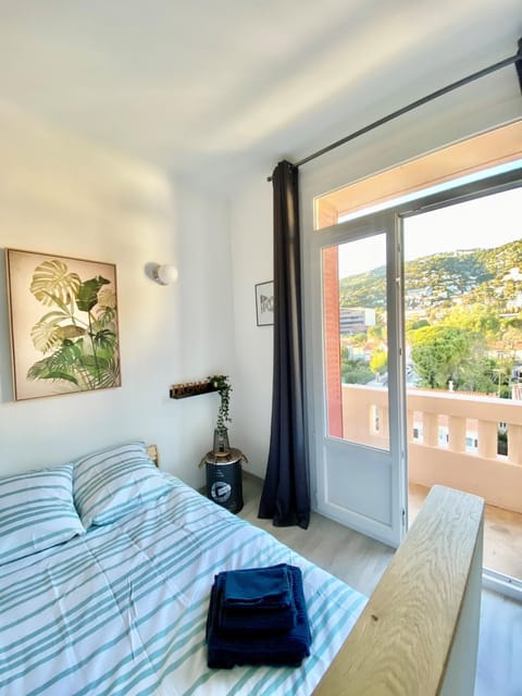 Bed, View (from property/room), Balcony/Terrace, Bedroom, Mountain view