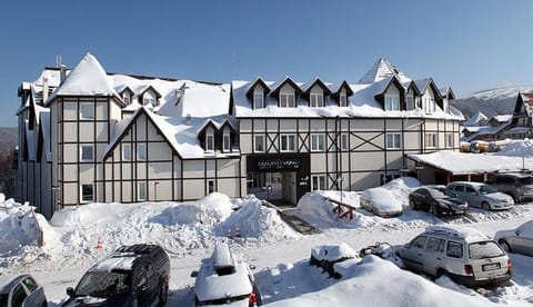 Property building, Restaurant/places to eat, Winter, Swimming pool