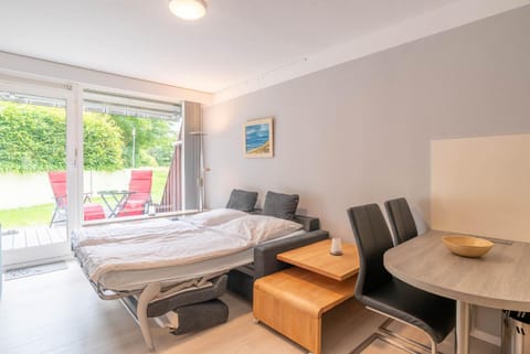 Bed, Photo of the whole room, Dining area