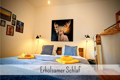 Bed, Photo of the whole room, Decorative detail, Bedroom, Text overlay