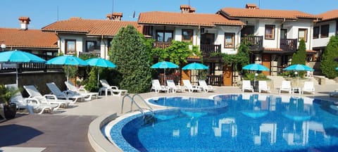 Patio, Day, View (from property/room), Swimming pool, sunbed