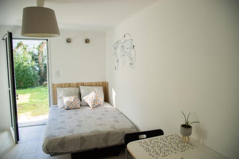 Bed, Photo of the whole room