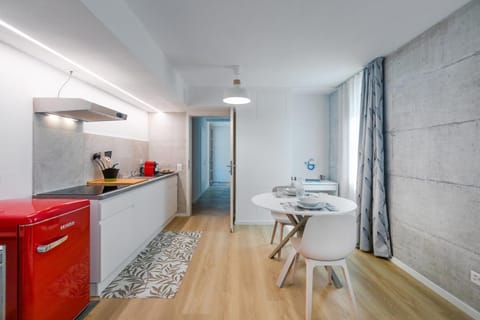 Easyflatvezia, Near Lugano, Free Secure Parking Apartment in Lugano