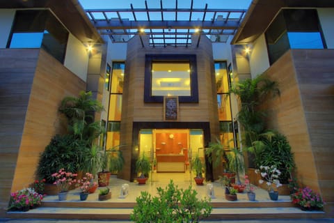 Facade/entrance