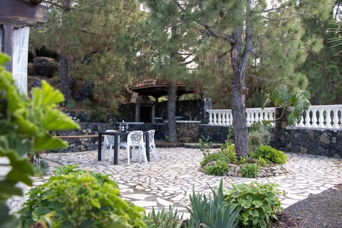 Patio, BBQ facilities