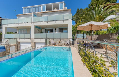 Property building, Day, View (from property/room), Balcony/Terrace, Pool view, Swimming pool, sunbed