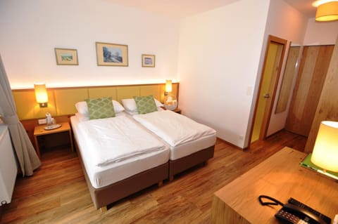 Bed, Photo of the whole room, Decorative detail