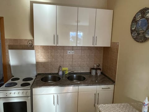 Yellow House Apartment in Zlatibor