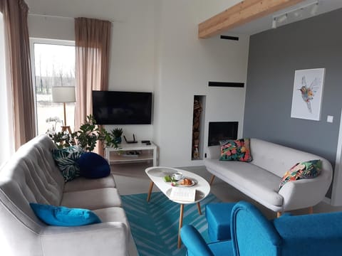 Communal lounge/ TV room, Communal lounge/ TV room, TV and multimedia, Living room, Seating area