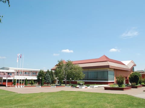 Property building, Day