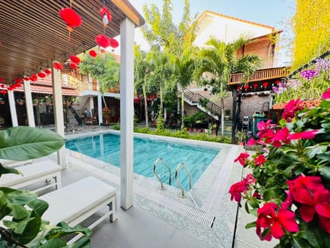 Swimming pool