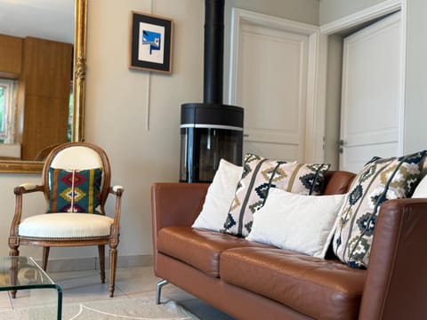 Living room, fireplace
