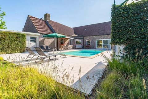 Villa with heated swimming pool, sauna and garden Villa in Bruges