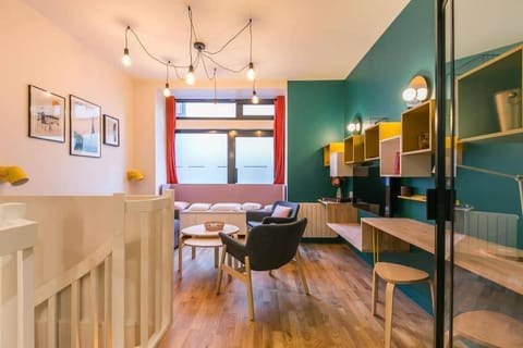 Seating area, Dining area
