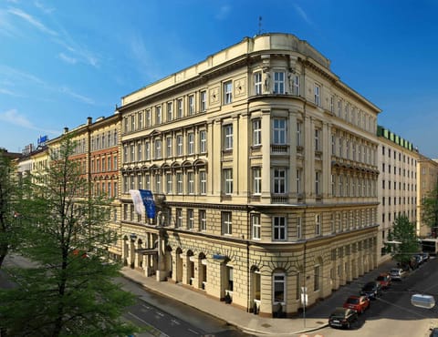 Property building, Facade/entrance, Day, Location