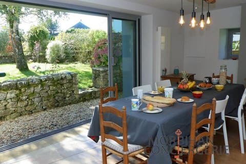 Belle longère en campagne à Larmor Baden House in Brittany