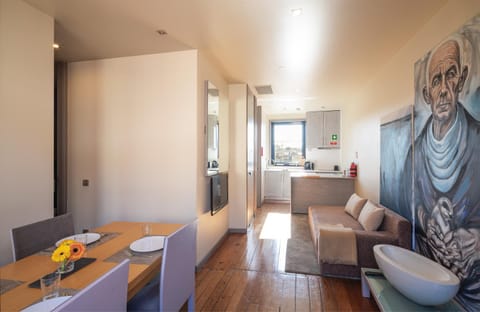 Kitchen or kitchenette, Living room, Seating area, Dining area