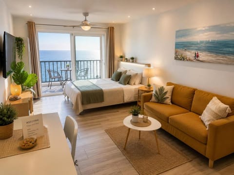 Bed, TV and multimedia, Living room, Photo of the whole room, Seating area, Bedroom