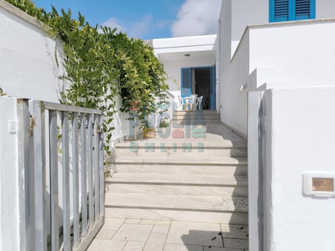 Property building, Facade/entrance, Day