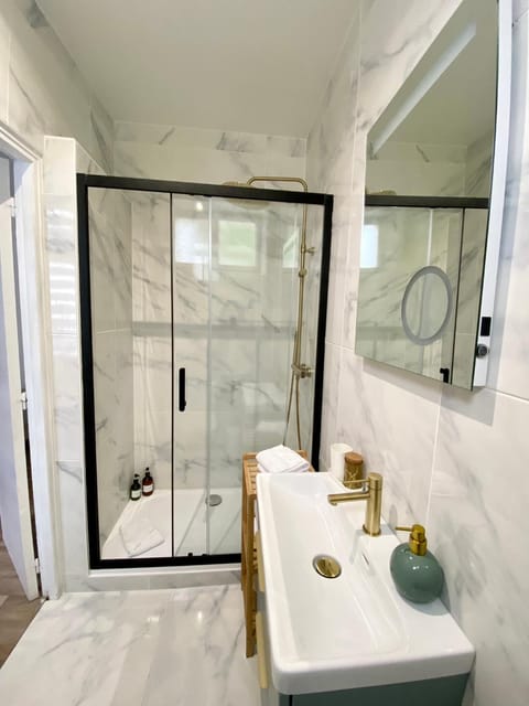 Chambre Centre Ville Le Blanc Bed and Breakfast in Centre-Val de Loire