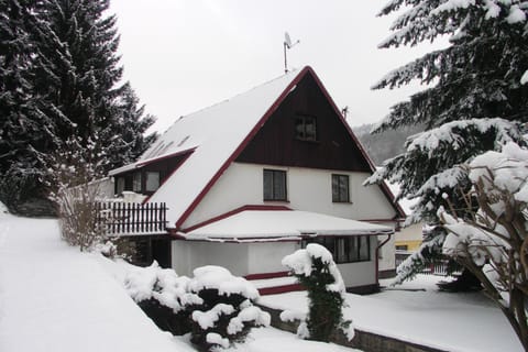 Facade/entrance, Winter