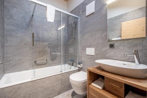 Toilet, Bathroom, Bath, towels