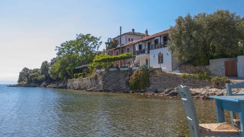Property building, Facade/entrance, Natural landscape, Bird's eye view, Sea view