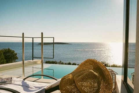 View (from property/room), Balcony/Terrace, Pool view, Sea view, Swimming pool, Swimming pool