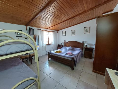 People, View (from property/room), Balcony/Terrace, Photo of the whole room, Bedroom, Guests, Garden view, children, young children, young children, older children, group of guests, Family, furniture, heating, internet, locker, storage, towels, wedding, washing machine, air conditioner