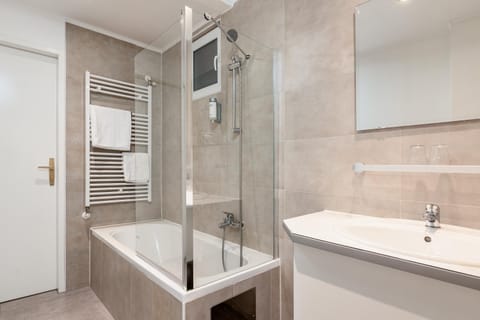 Shower, Bathroom, Bath, towels