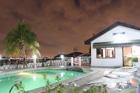 Restaurant/places to eat, Swimming pool