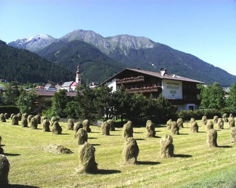 Property building, Day, Garden