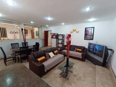 Communal lounge/ TV room, TV and multimedia, Living room, Decorative detail, Seating area