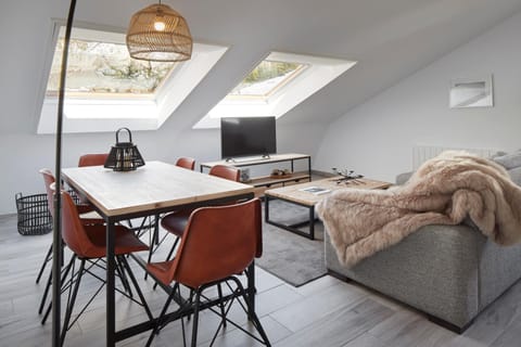 Living room, Dining area