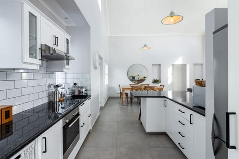 Kitchen or kitchenette, Dining area, Communal kitchen