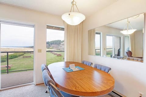 Oyster Condo House in Moclips