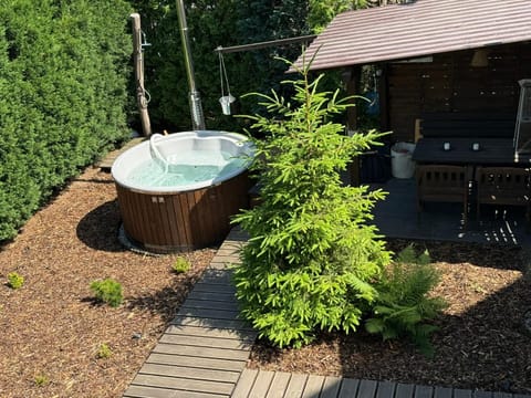 Hot Tub, Hot Tub