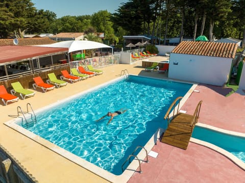 Swimming pool, Swimming pool