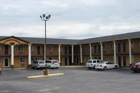 Economy Inn & Suites Joplin Motel in Joplin