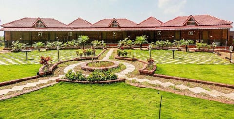 Property building, Day, Natural landscape, Garden, Garden view