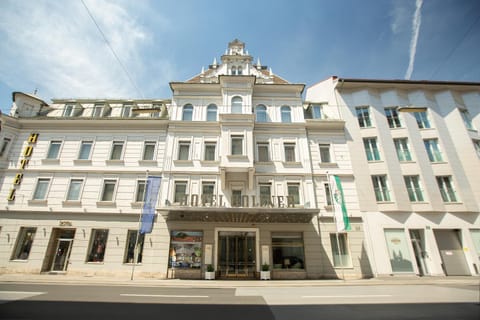 Property building, Facade/entrance