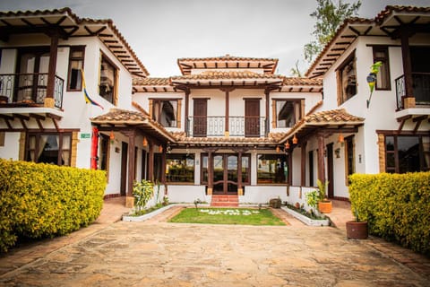Property building, Facade/entrance, Balcony/Terrace, Lobby or reception