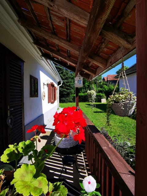 Facade/entrance, Balcony/Terrace