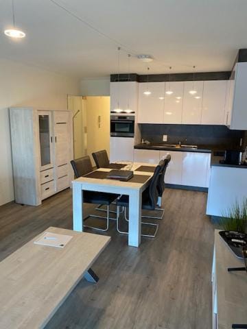 Studio 405 op zeedijk met frontaal zeezicht 4de verdiep Apartment in Middelkerke