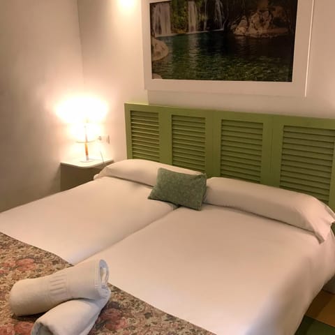 LEON DORMIDO Rooms & Apartments Hostel in Marina Baixa