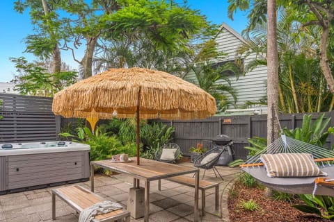Day, BBQ facilities, Garden, Hot Tub, Seating area, sunbed